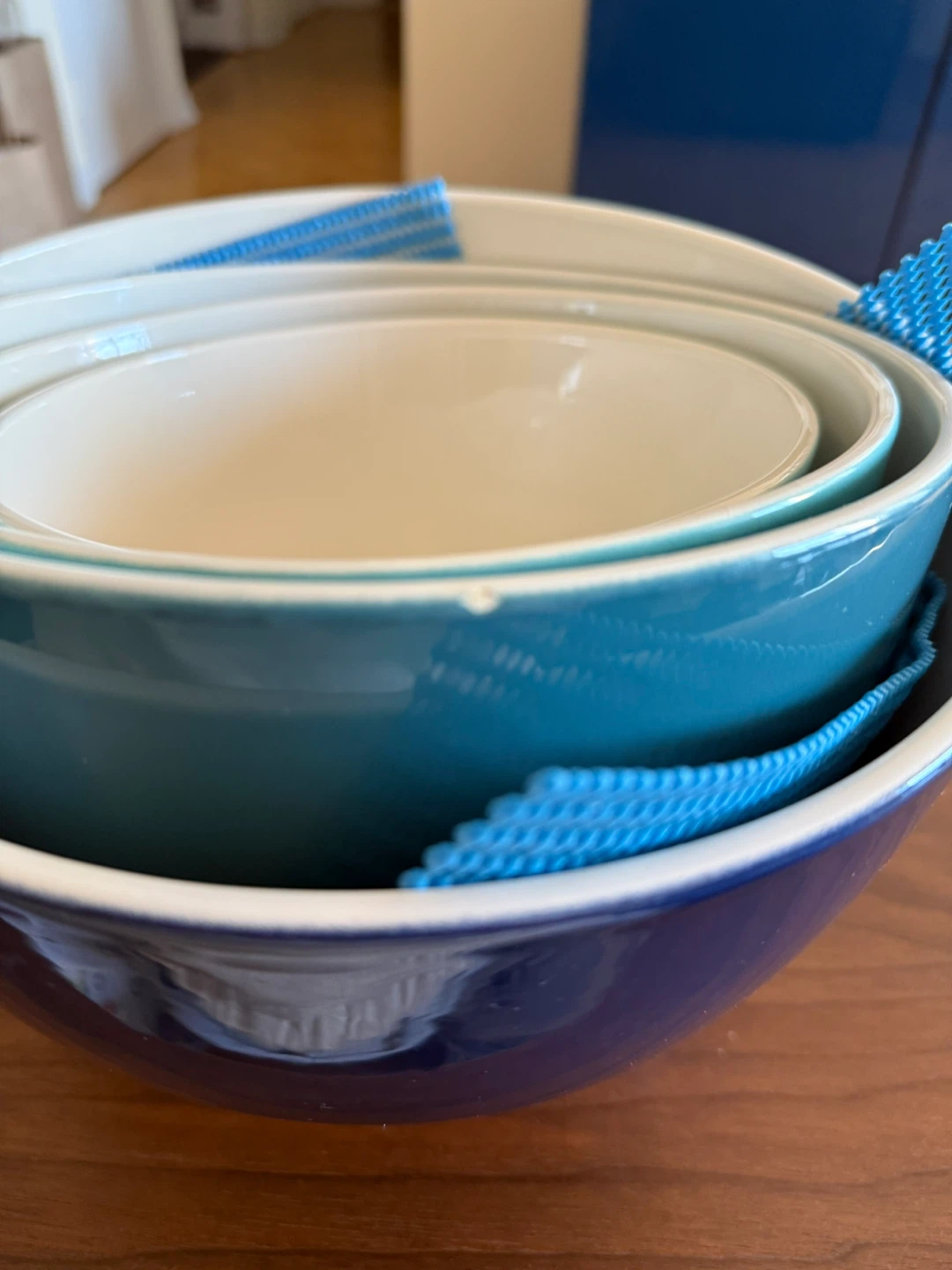 Crate & Barrel Set of 4 Mixing Bowls - photo 3