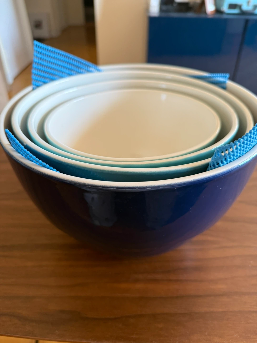 Crate & Barrel Set of 4 Mixing Bowls - photo 2