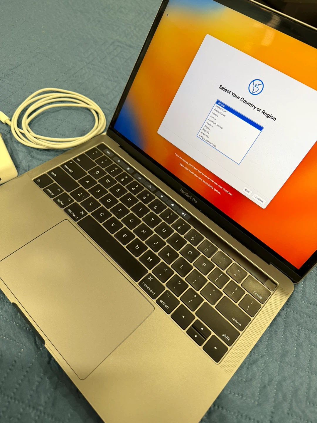 Apple MacBook Pro 13-inch (2017) 2.3GHz Intel Core i5 8GB RAM - photo 3