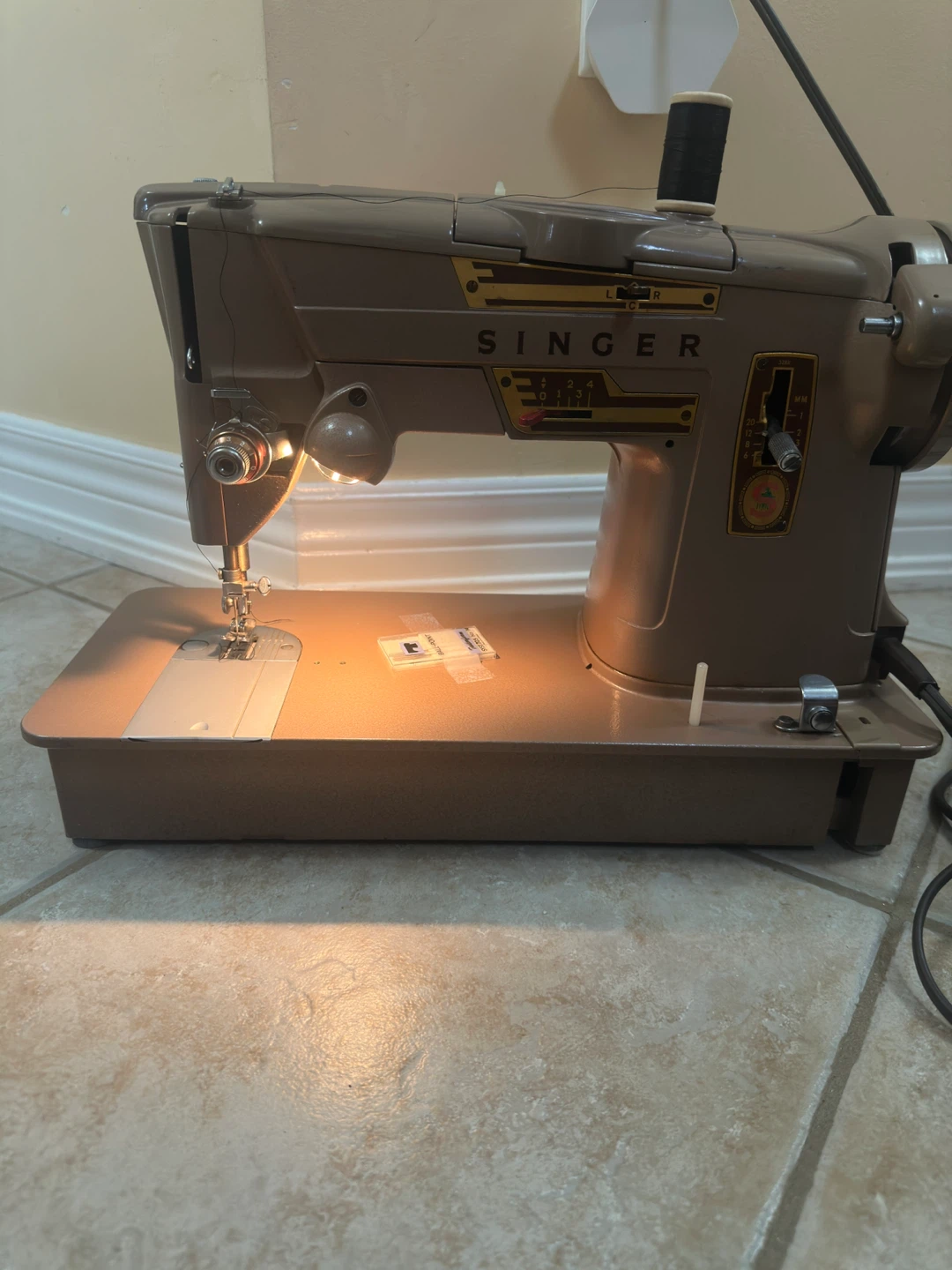 Singer sewing machine 1960’s - photo 2