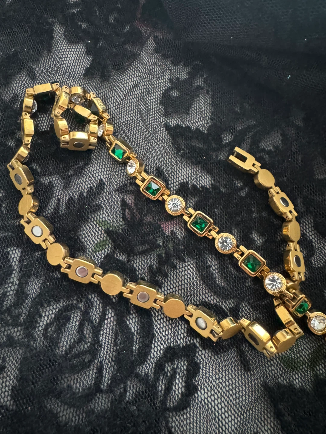 Luxury Meets Wellness: The Emerald Magnetic Therapy Necklace ✨ - photo 2
