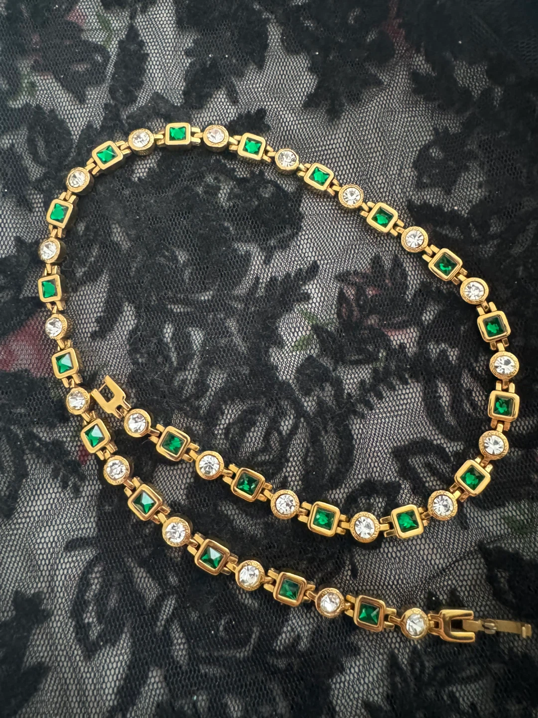 Luxury Meets Wellness: The Emerald Magnetic Therapy Necklace ✨