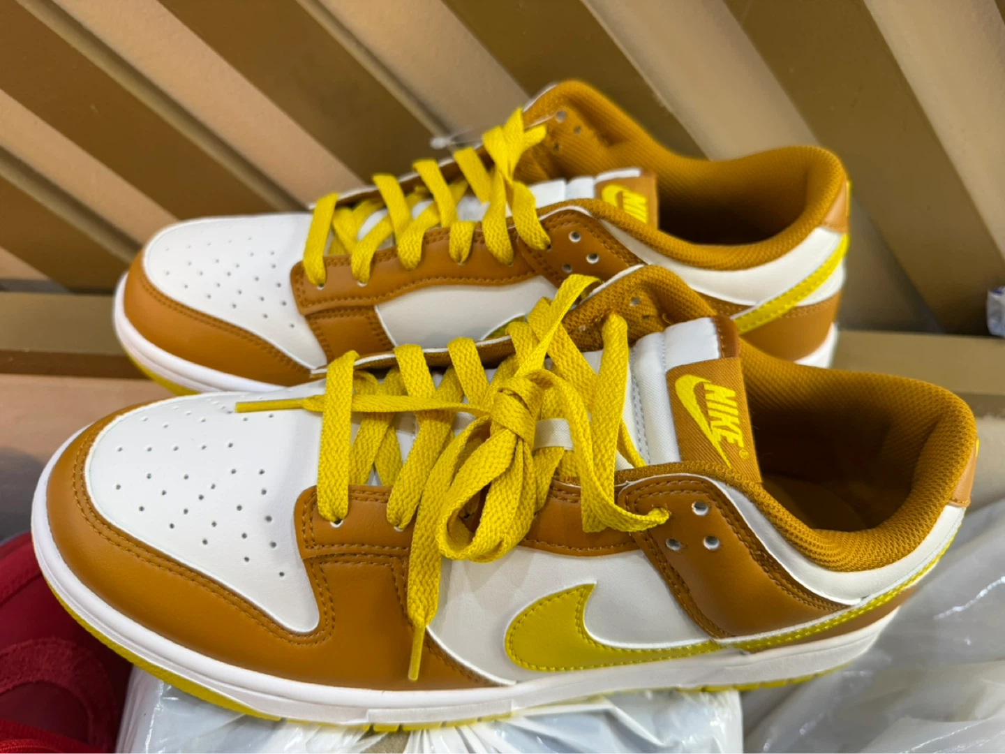 Nike Dunk Low Men's Shoes - White/Brown