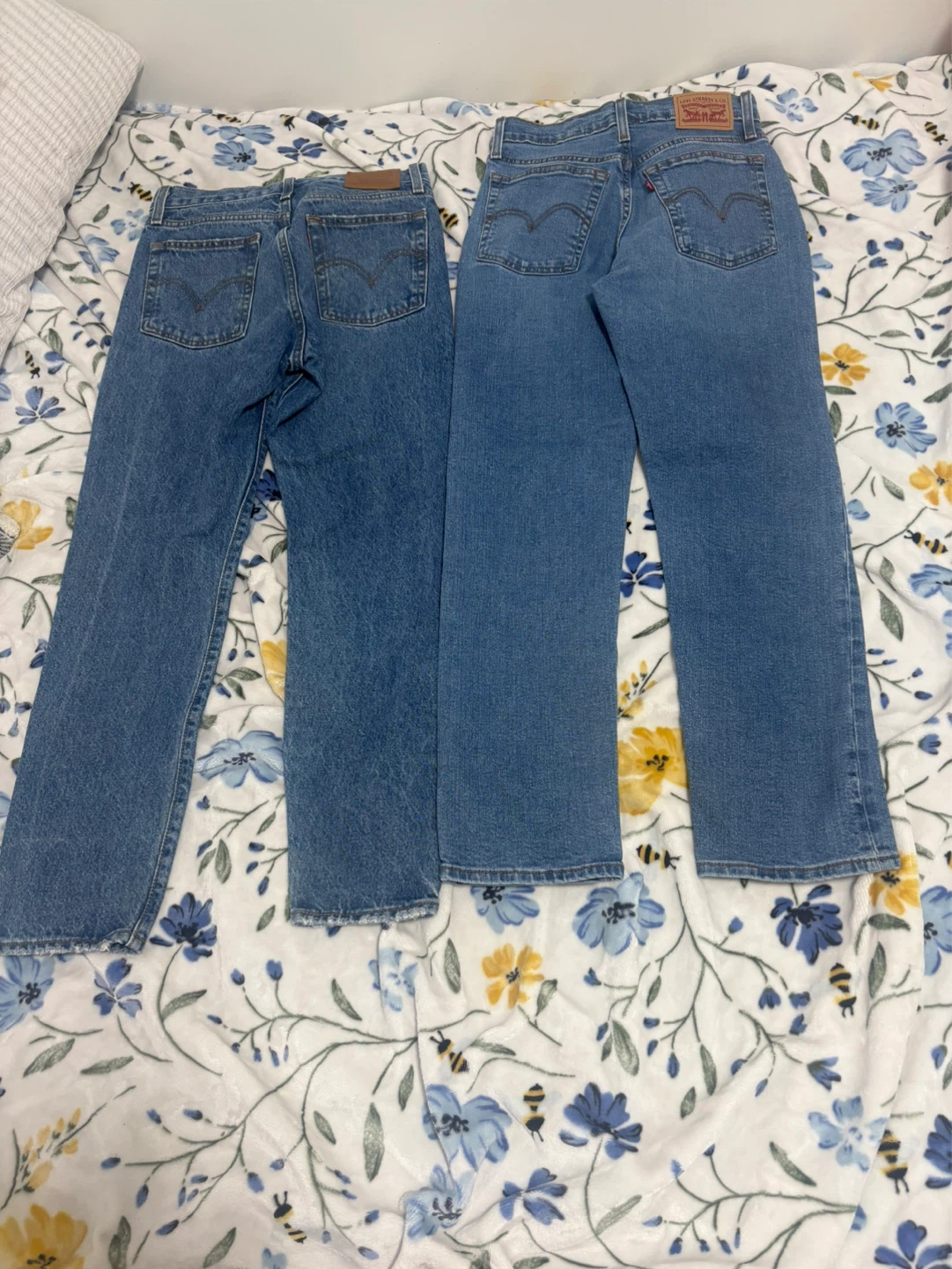 2 Levi's Jeans - Blue Denim size 25