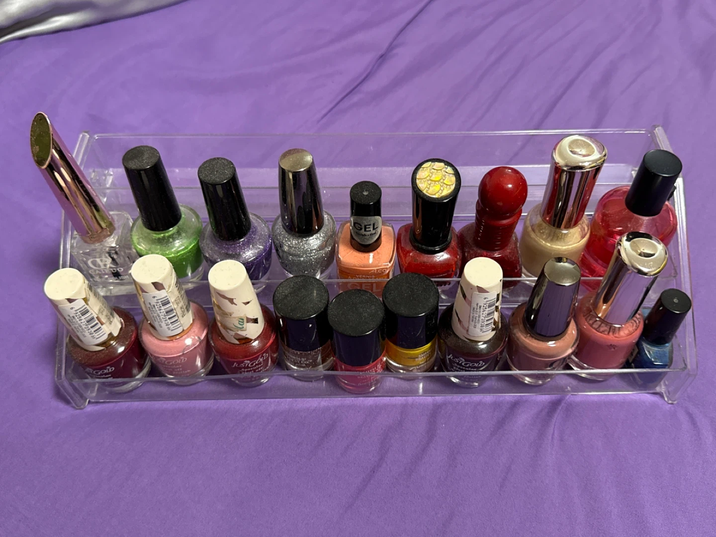 ‼️DECLUTTER‼️ Nail polish stand 💅