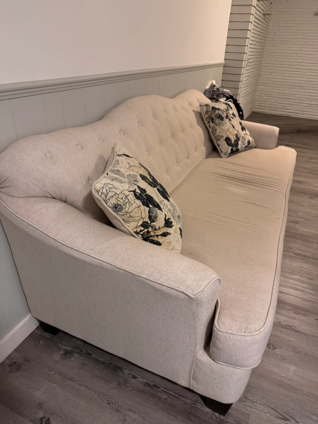 Light Beige Sofa with Tufted Back - photo 2