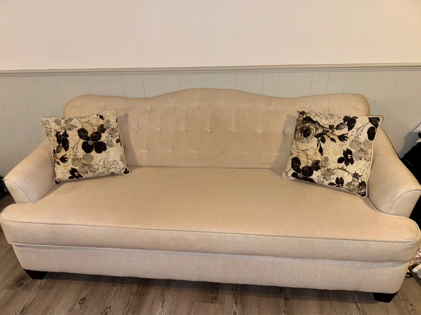 Light Beige Sofa with Tufted Back