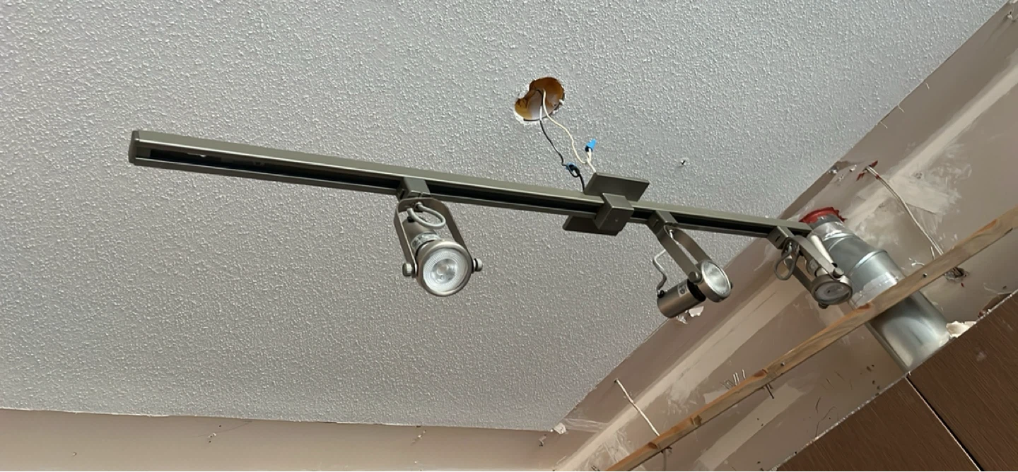 Track Lighting Fixture - photo 3