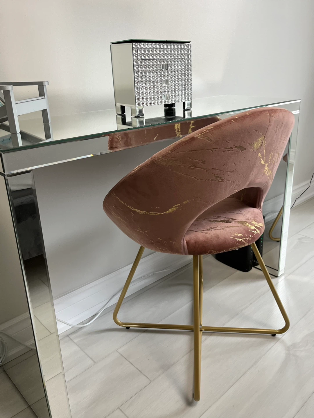 New Pink & Gold Velvet Accent Chair - photo 2