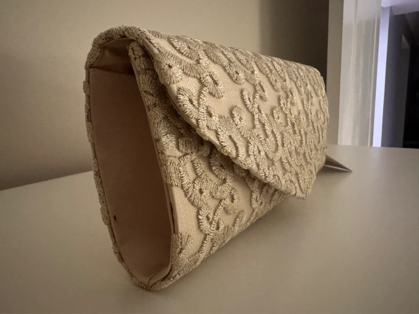 Elegant Lace Clutch with Chain Strap - photo 3