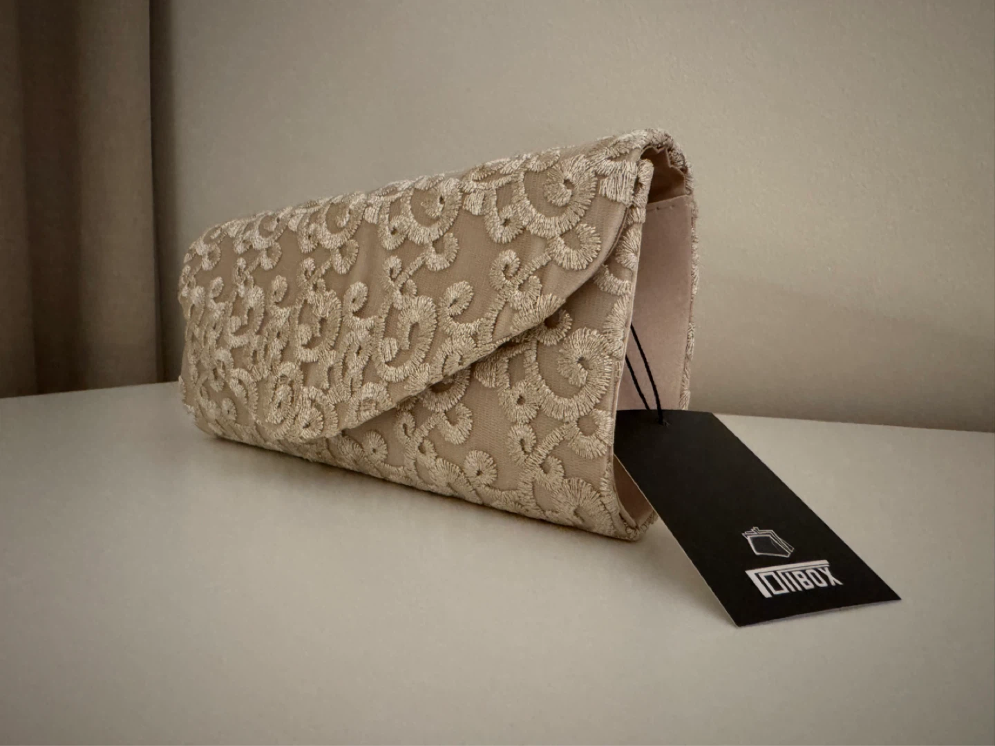 Elegant Lace Clutch with Chain Strap - photo 2