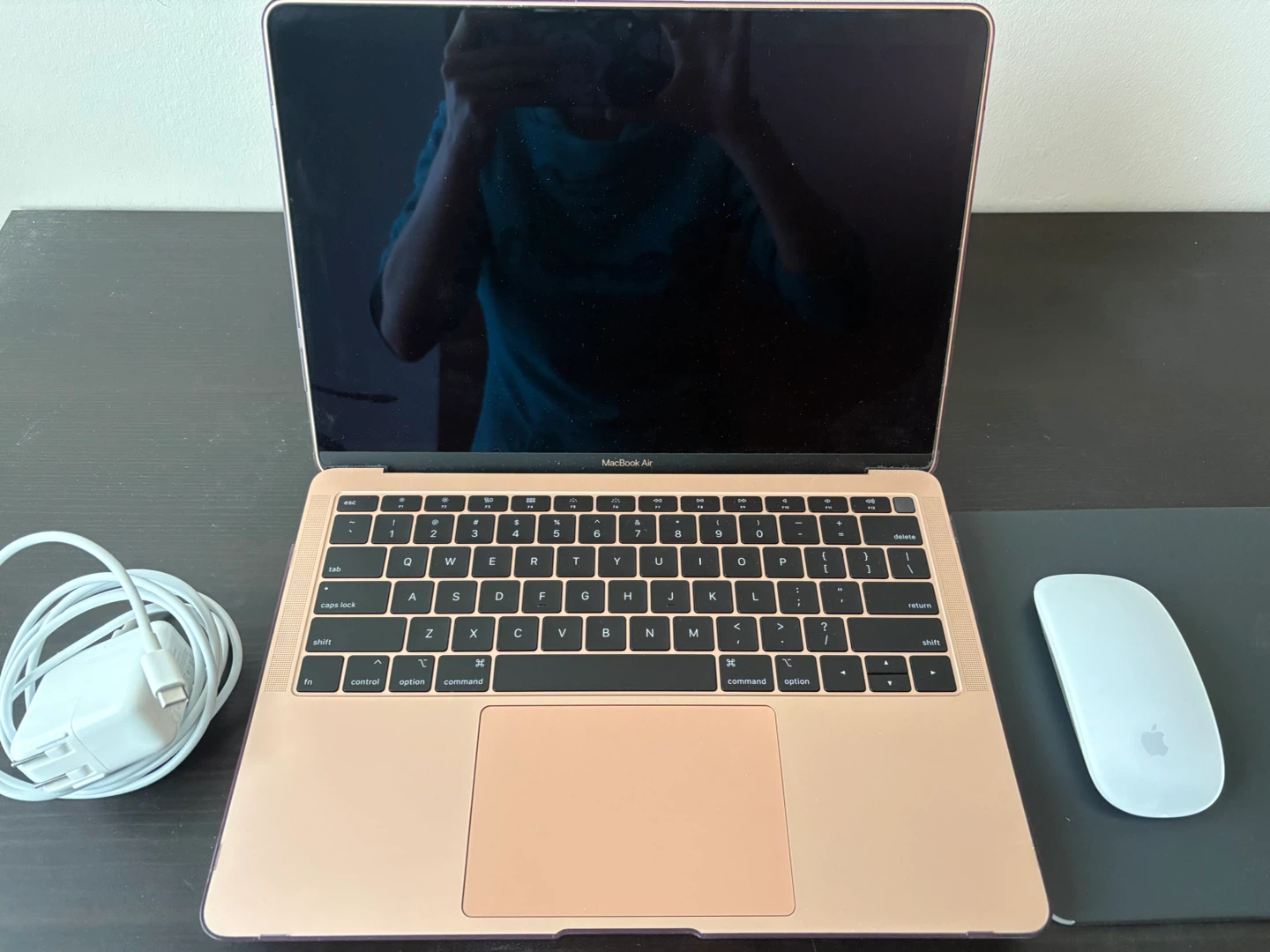MacBook Air with accessories (2019, like new condition) - photo 4