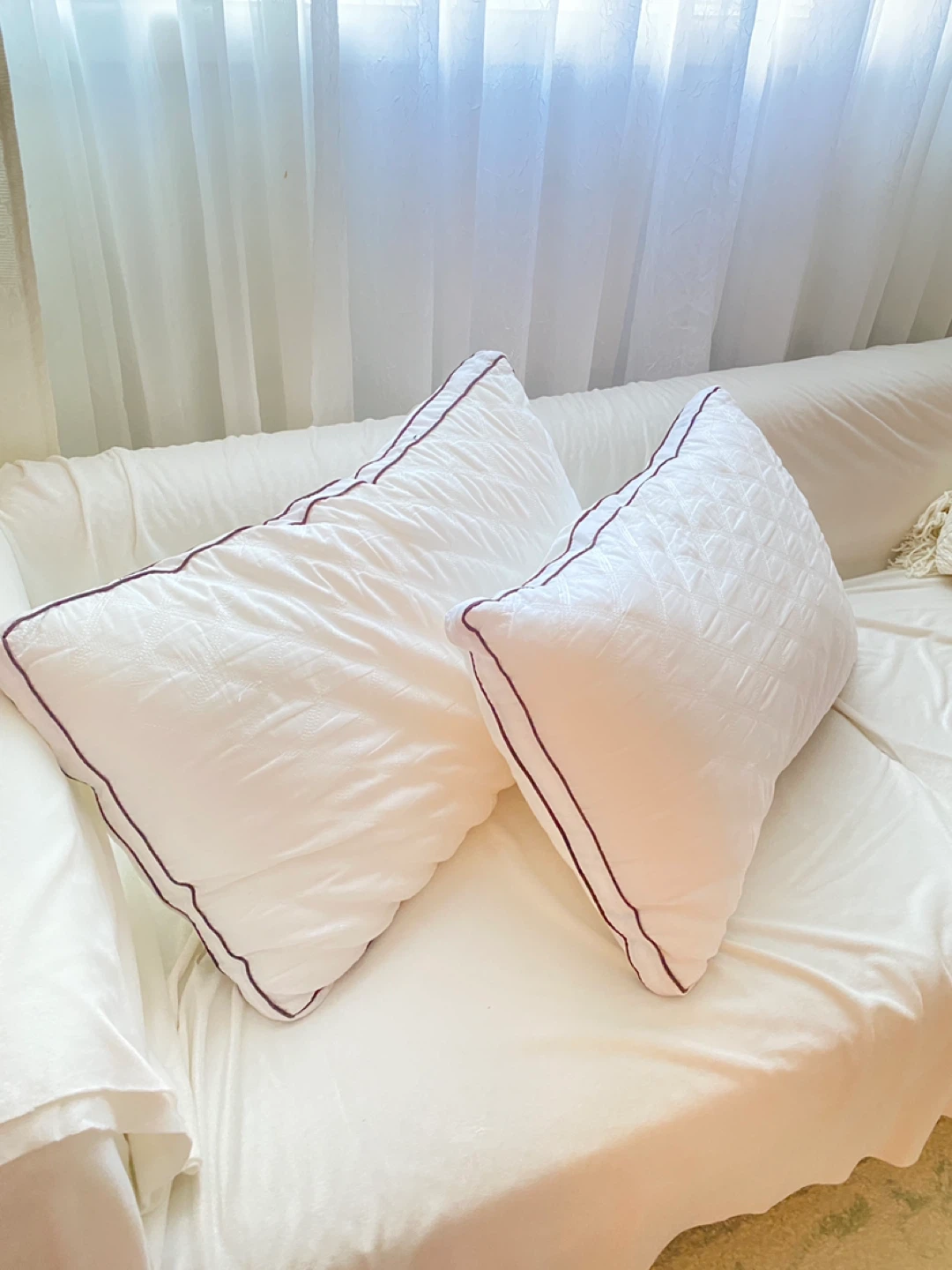 2 queen size bed Pillows - photo 2