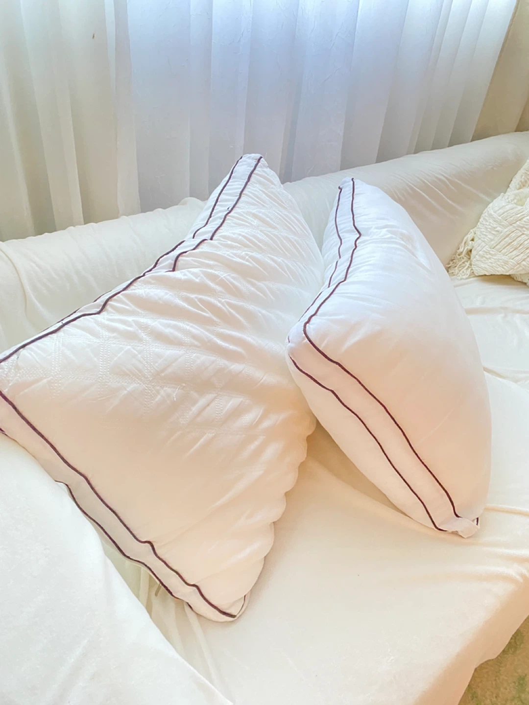 2 queen size bed Pillows - photo 4
