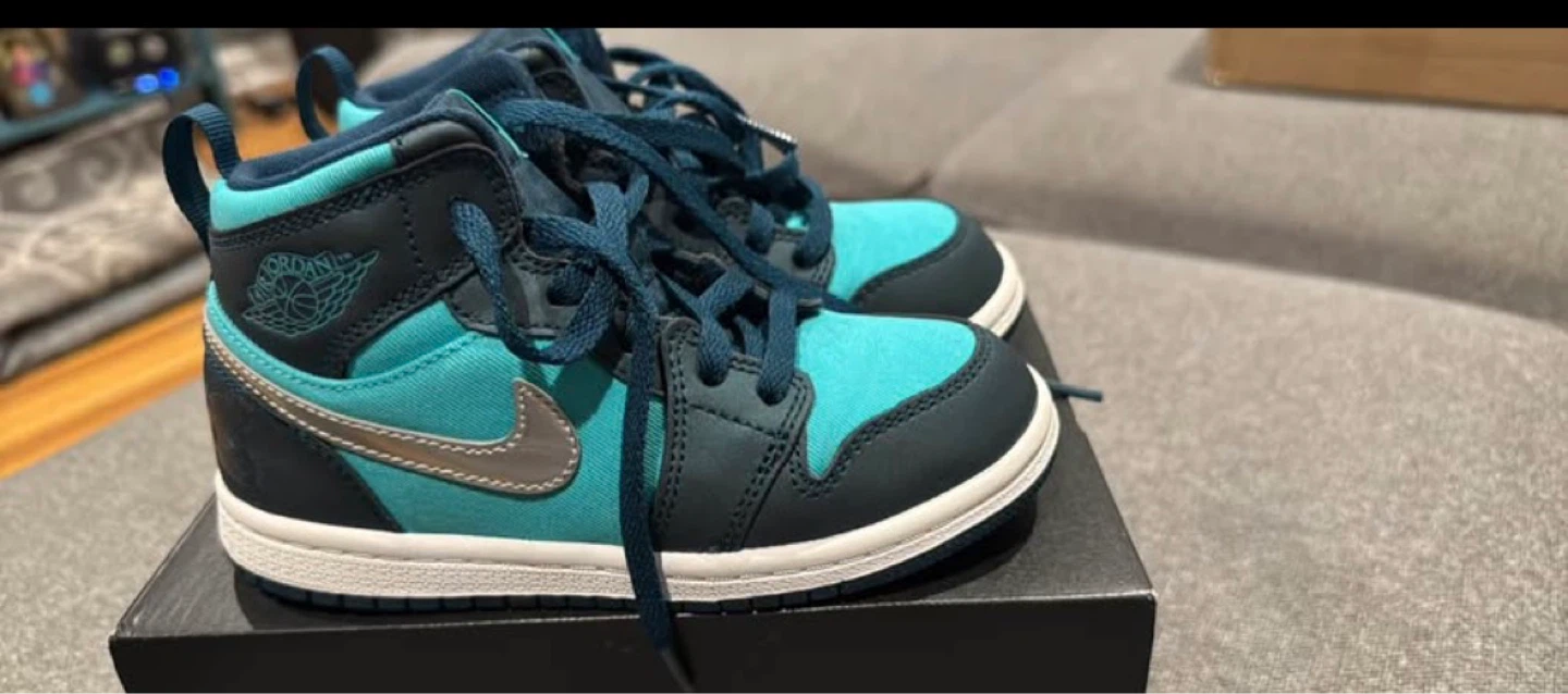 Jordan 1 Mid Toddler Sneakers - photo 4