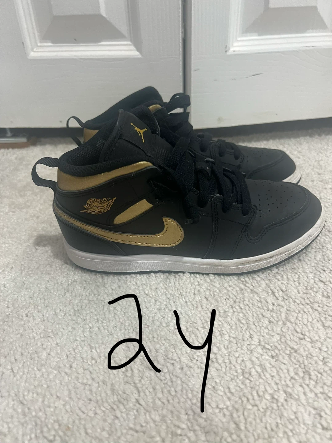 Nike Air Jordan 1 Mid SE Shoes - Size 2.5Y - photo 4