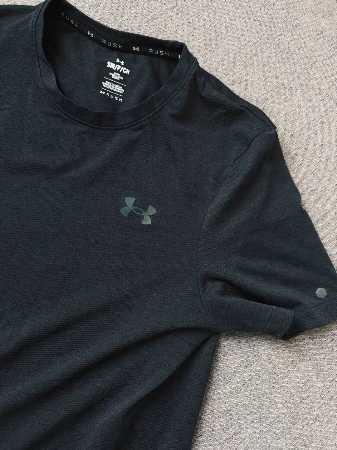 Under Armour Rush T-Shirt - Size Small - photo 2