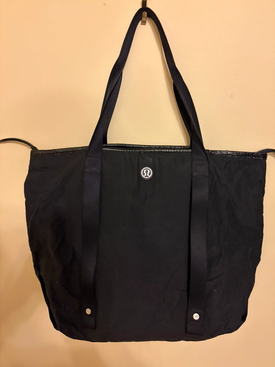 Lululemon black bag