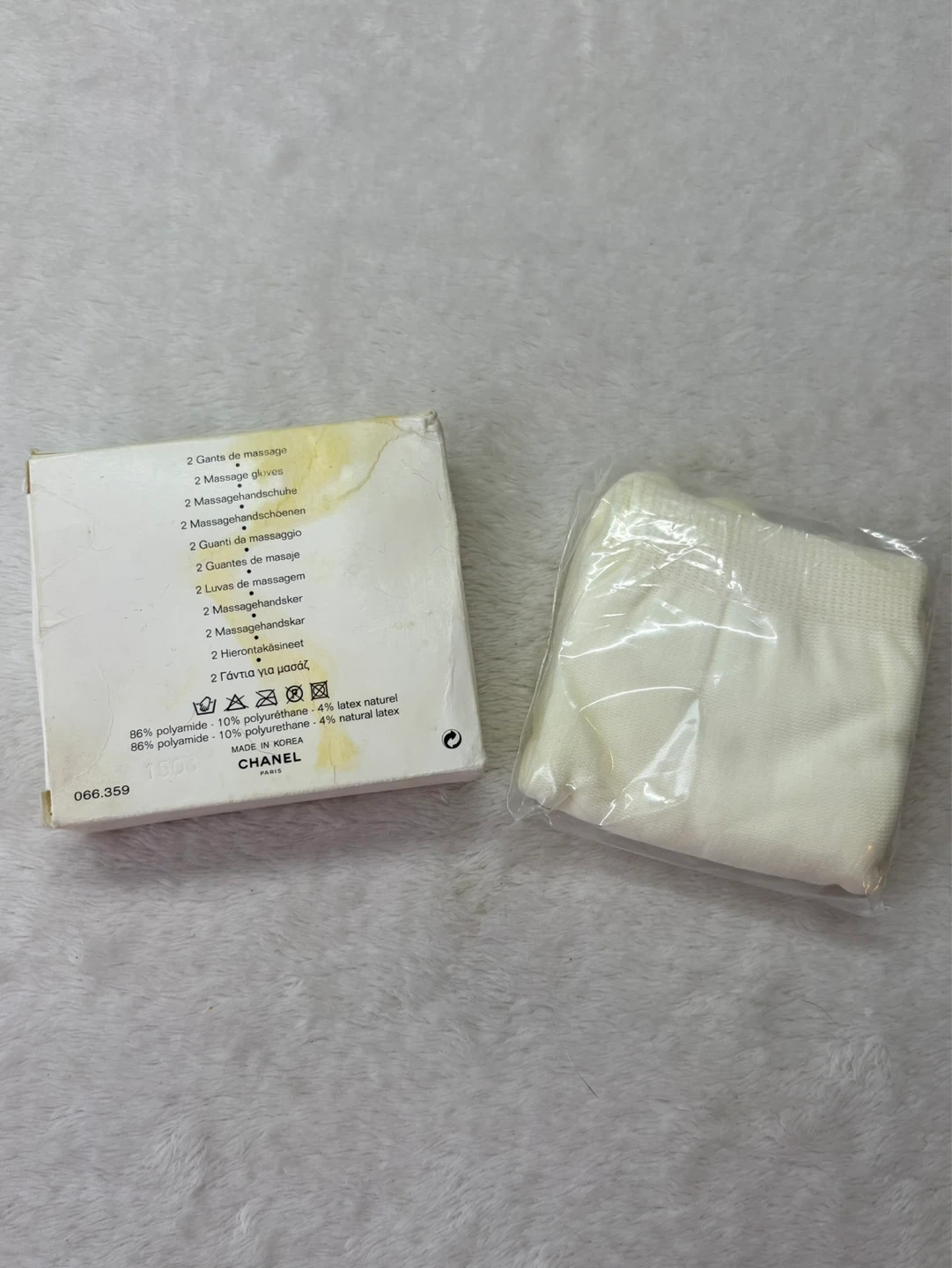 Chanel Precision Ultra Correction Massage Gloves Damaged Box - photo 3