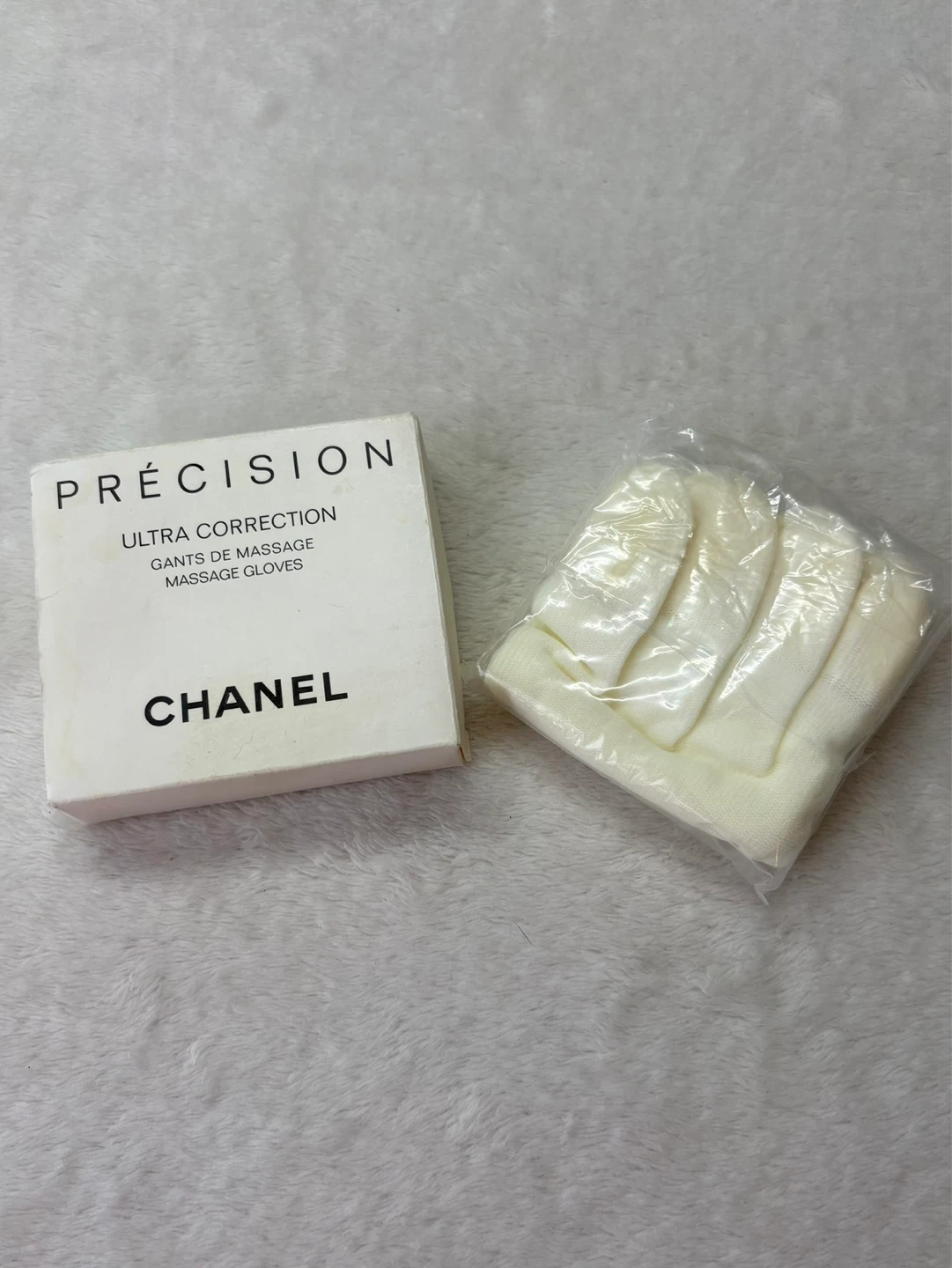 Chanel Precision Ultra Correction Massage Gloves Damaged Box - photo 2