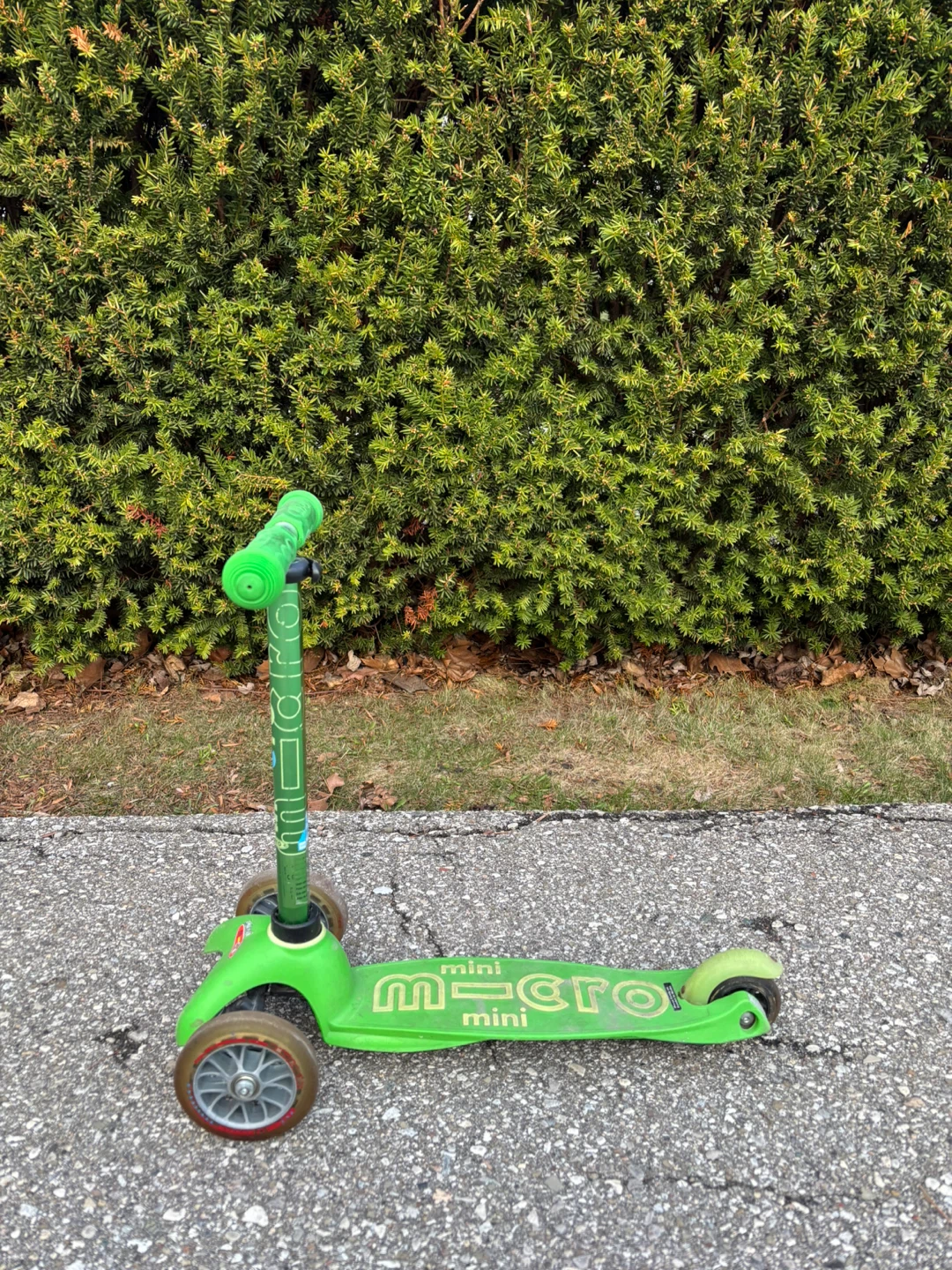 Green Micro Mini Scooter - photo 4