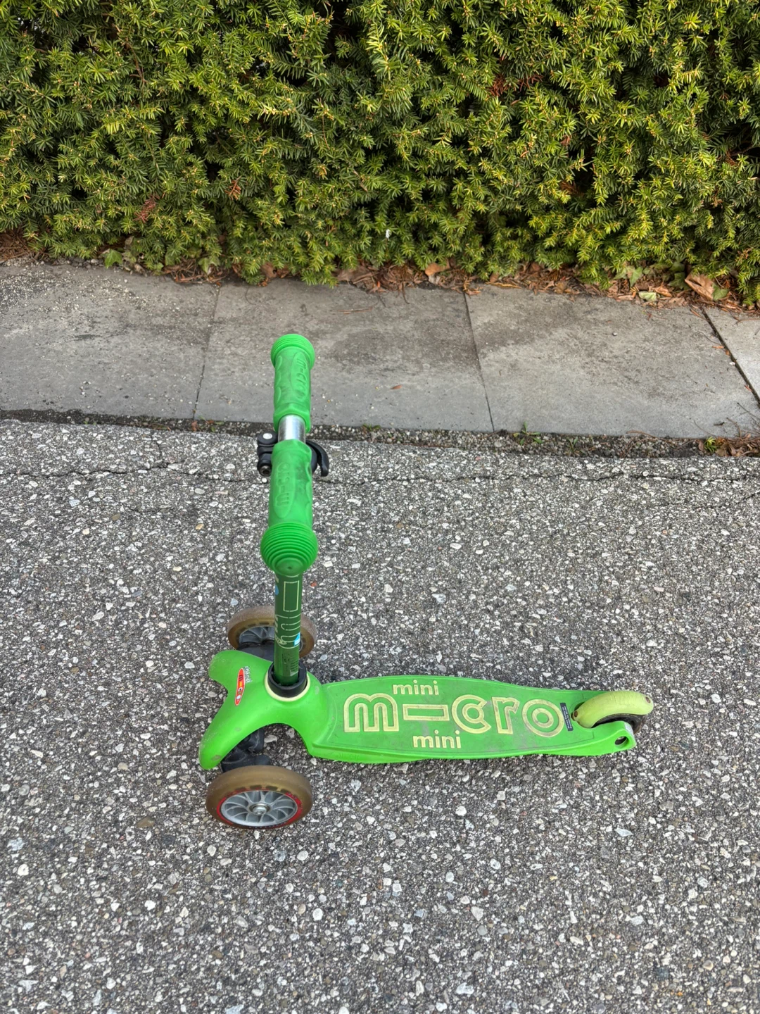 Green Micro Mini Scooter - photo 5