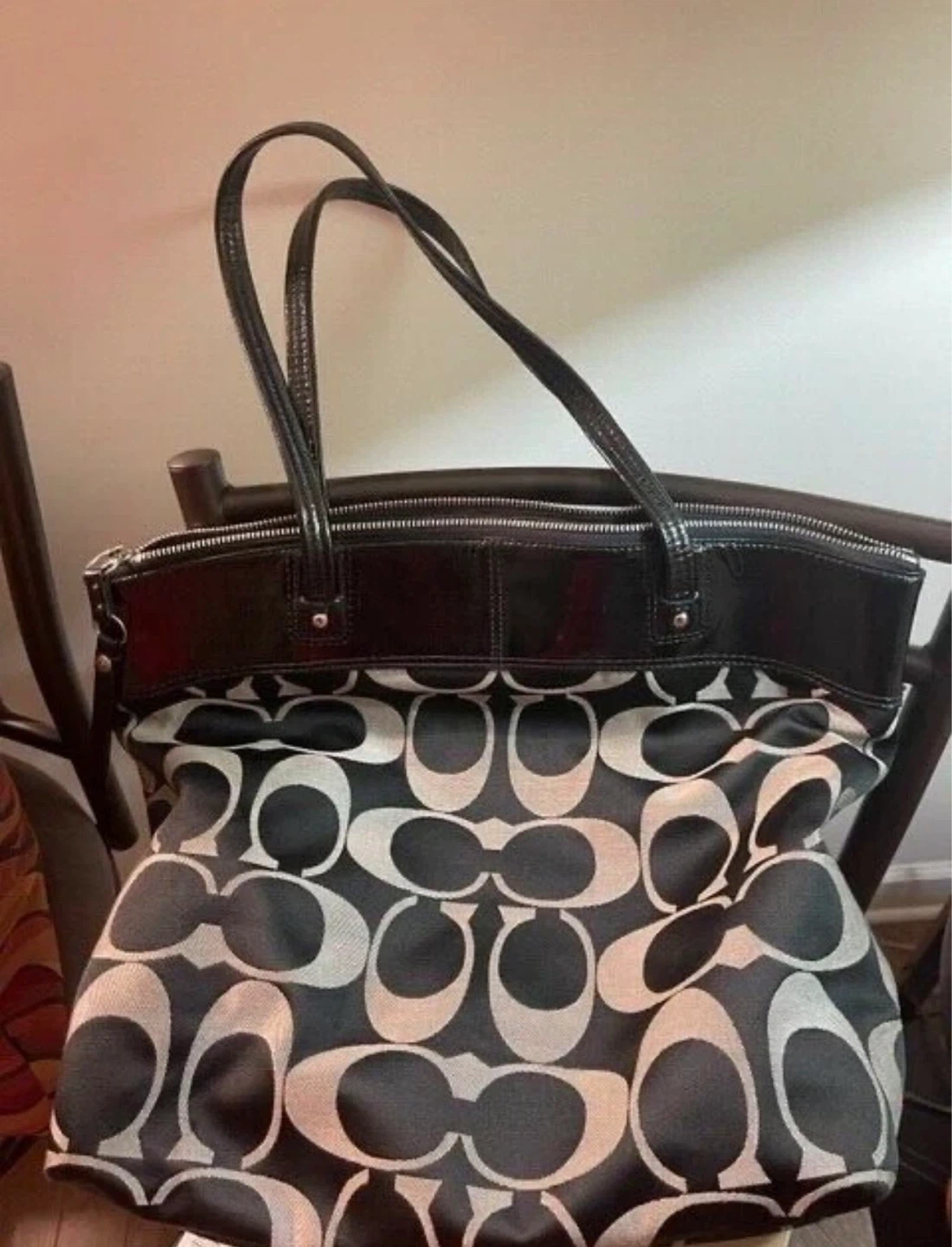 Coach Lovers - Great Vintage Silver and Black Logo Coach Bag - photo 3