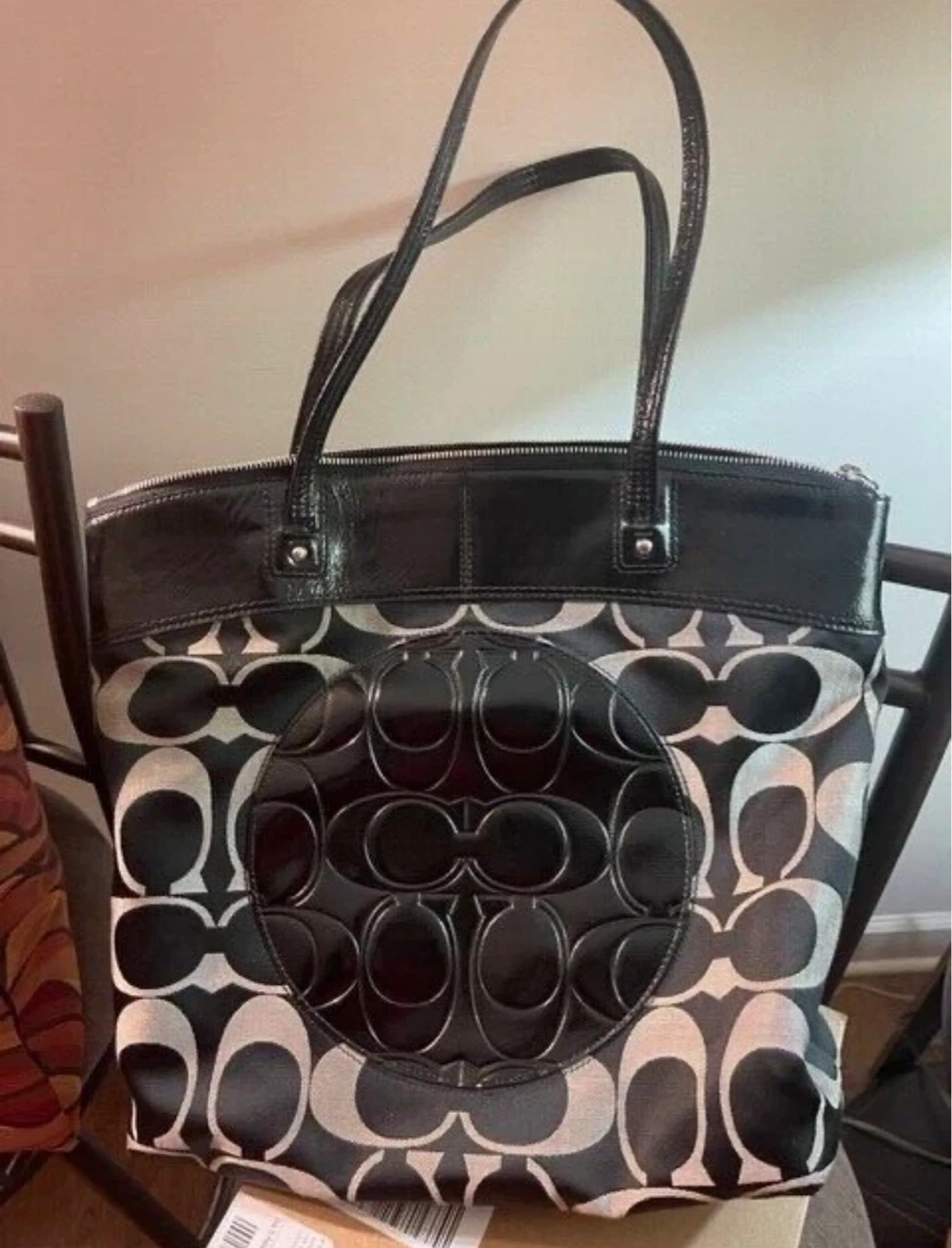 Coach Lovers - Great Vintage Silver and Black Logo Coach Bag - photo 2