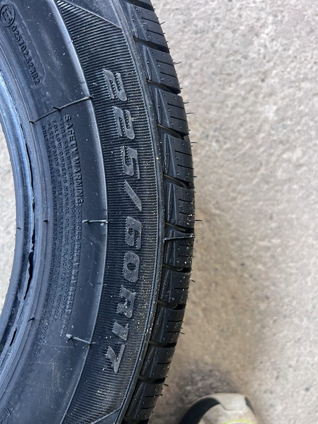 Wideway Speedway 225/60R17 99H Steel Belted Radial Tire - photo 3