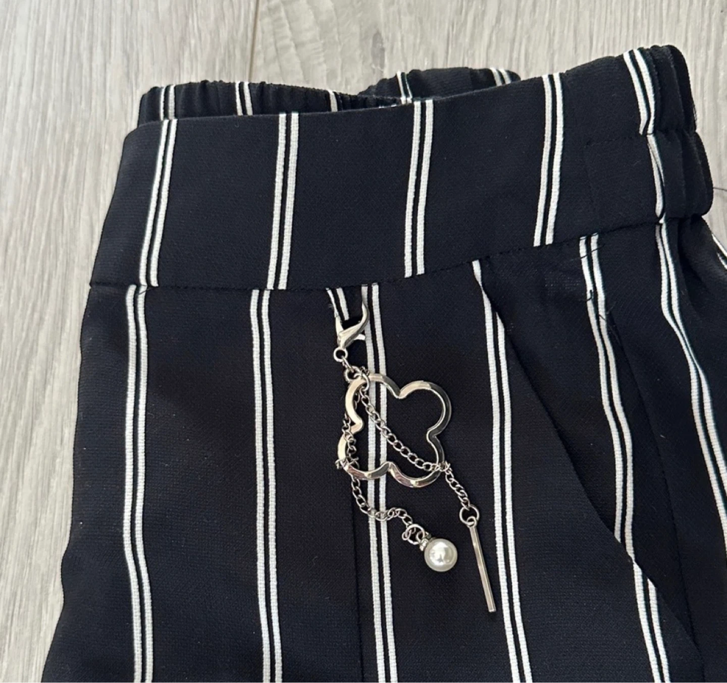 Black and white striped wide-leg pants with charm - photo 3
