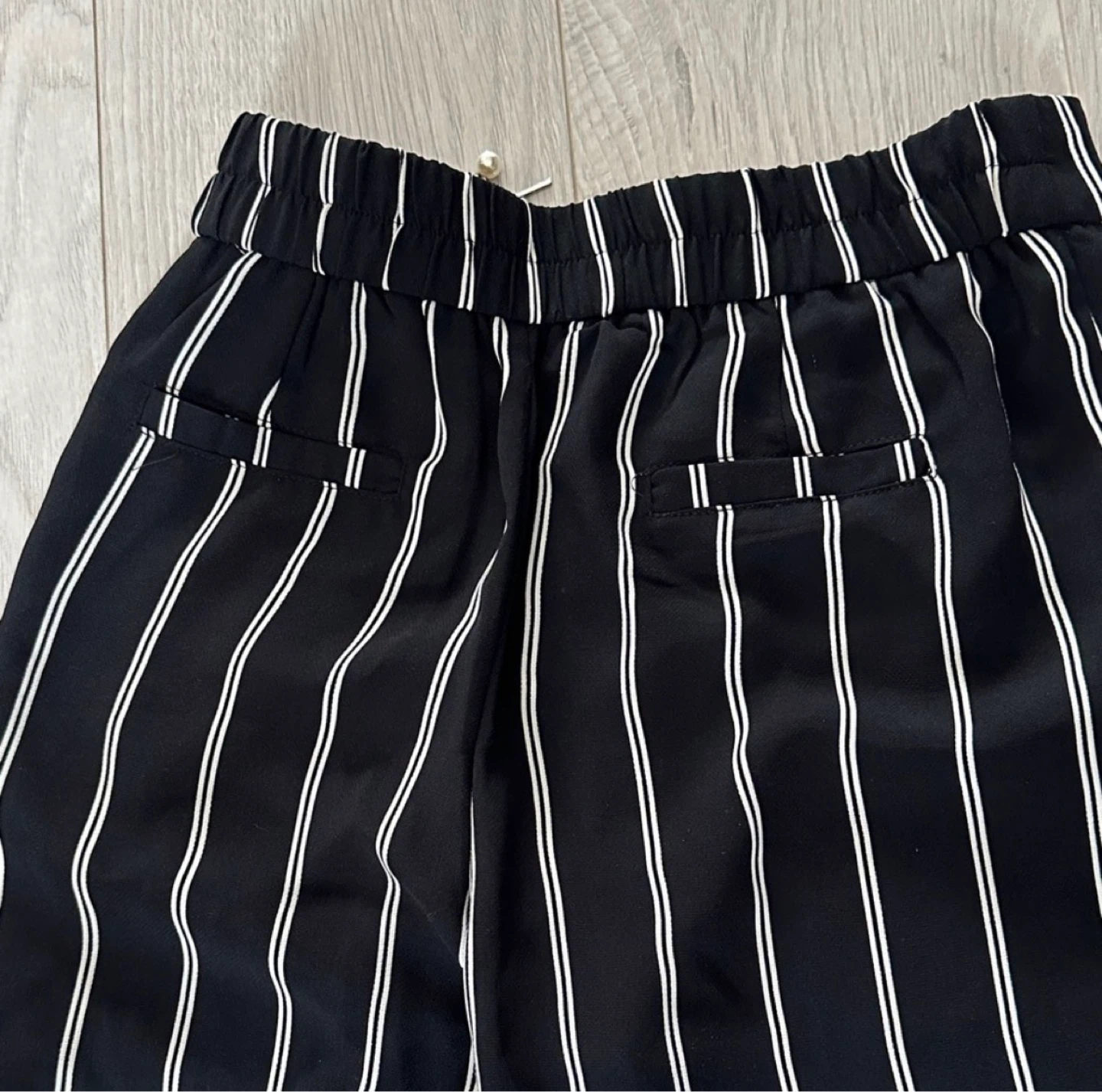 Black and white striped wide-leg pants with charm - photo 2