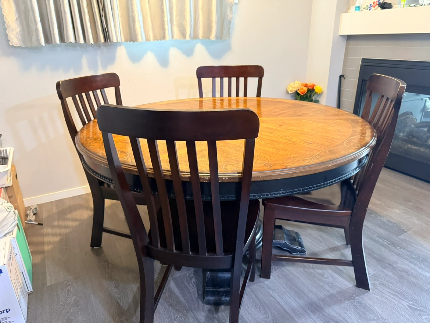 Round Dining Table with 4 Chairs