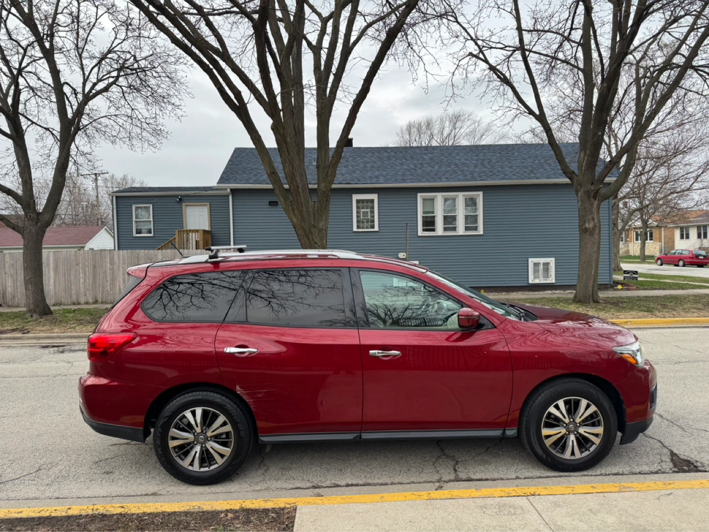 2017 Nissan Pathfinder · SV Sport Utility 4D - photo 2