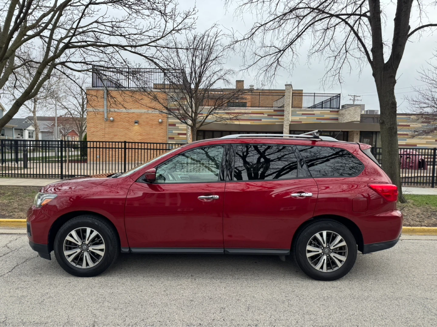 2017 Nissan Pathfinder · SV Sport Utility 4D - photo 4