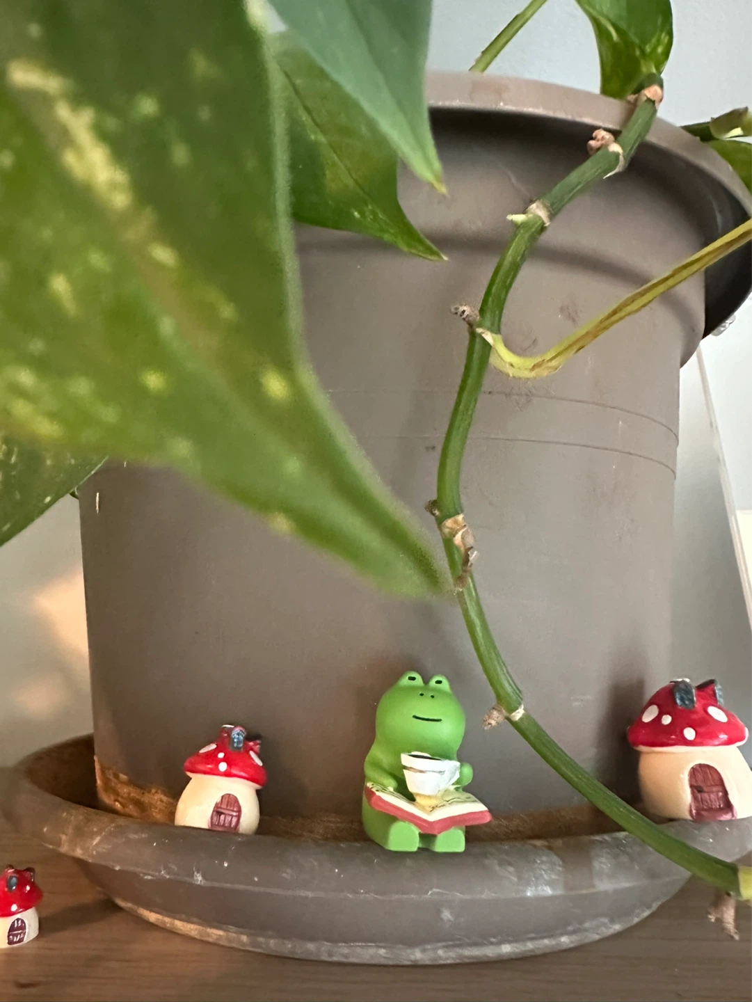 Resin Frog Figurine - photo 2