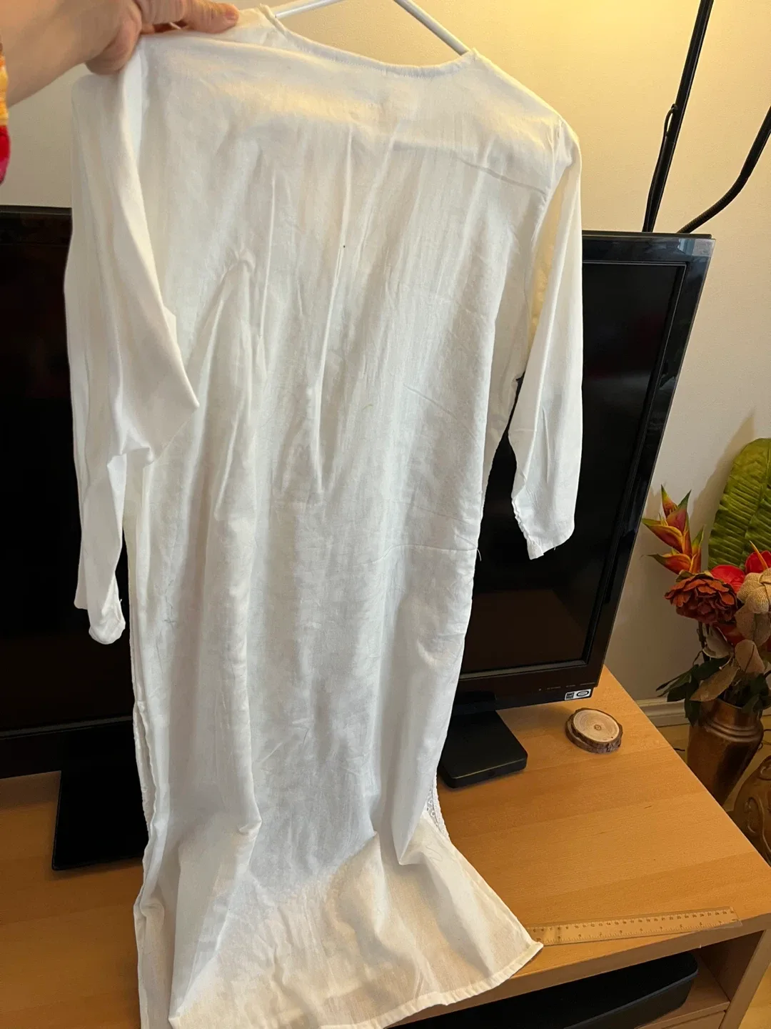 White embroidered kurta tunic - photo 2
