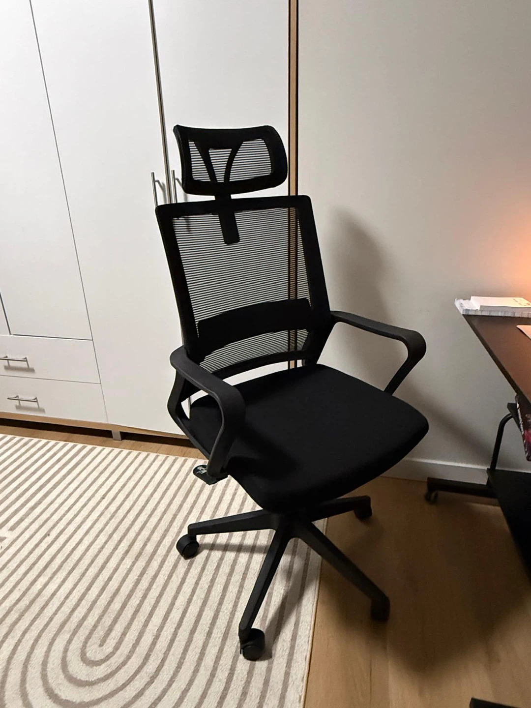 Black Mesh Office Chair with Headrest and table - photo 3