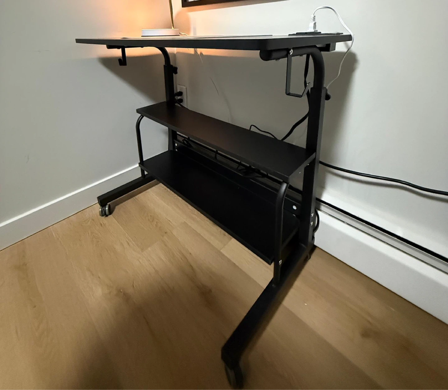 Black Mesh Office Chair with Headrest and table - photo 2