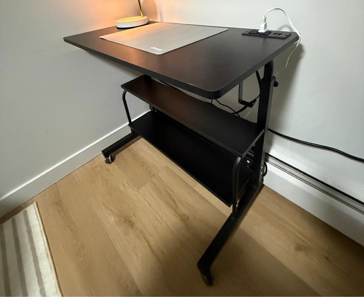 Black Mesh Office Chair with Headrest and table