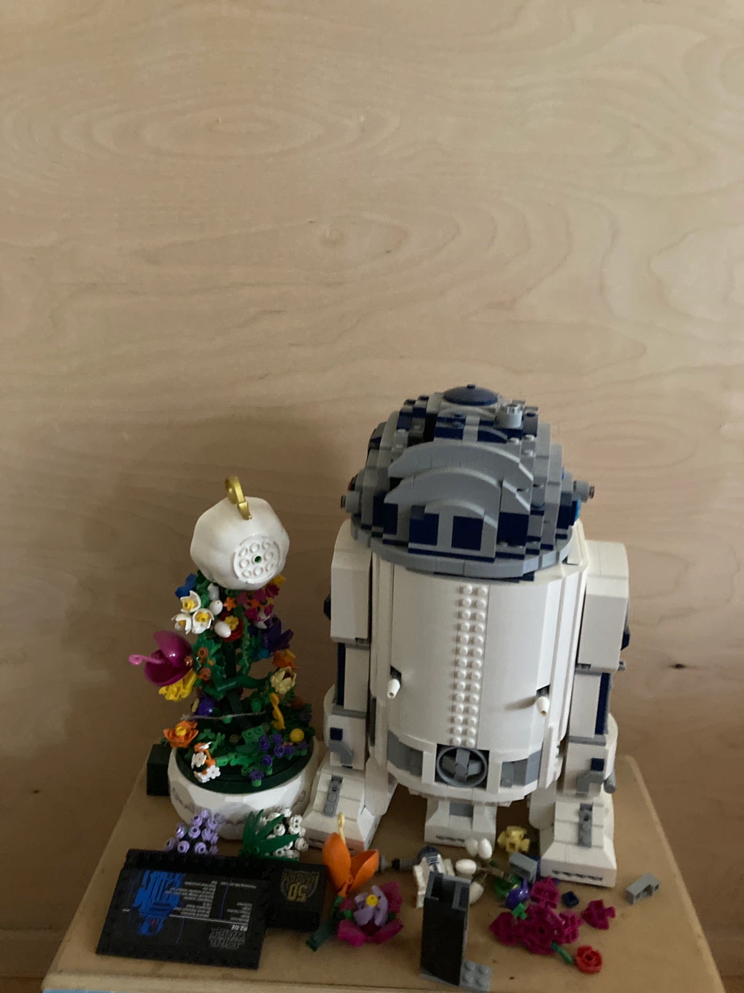 LEGO Star Wars R2-D2 and Botanical Garden Set