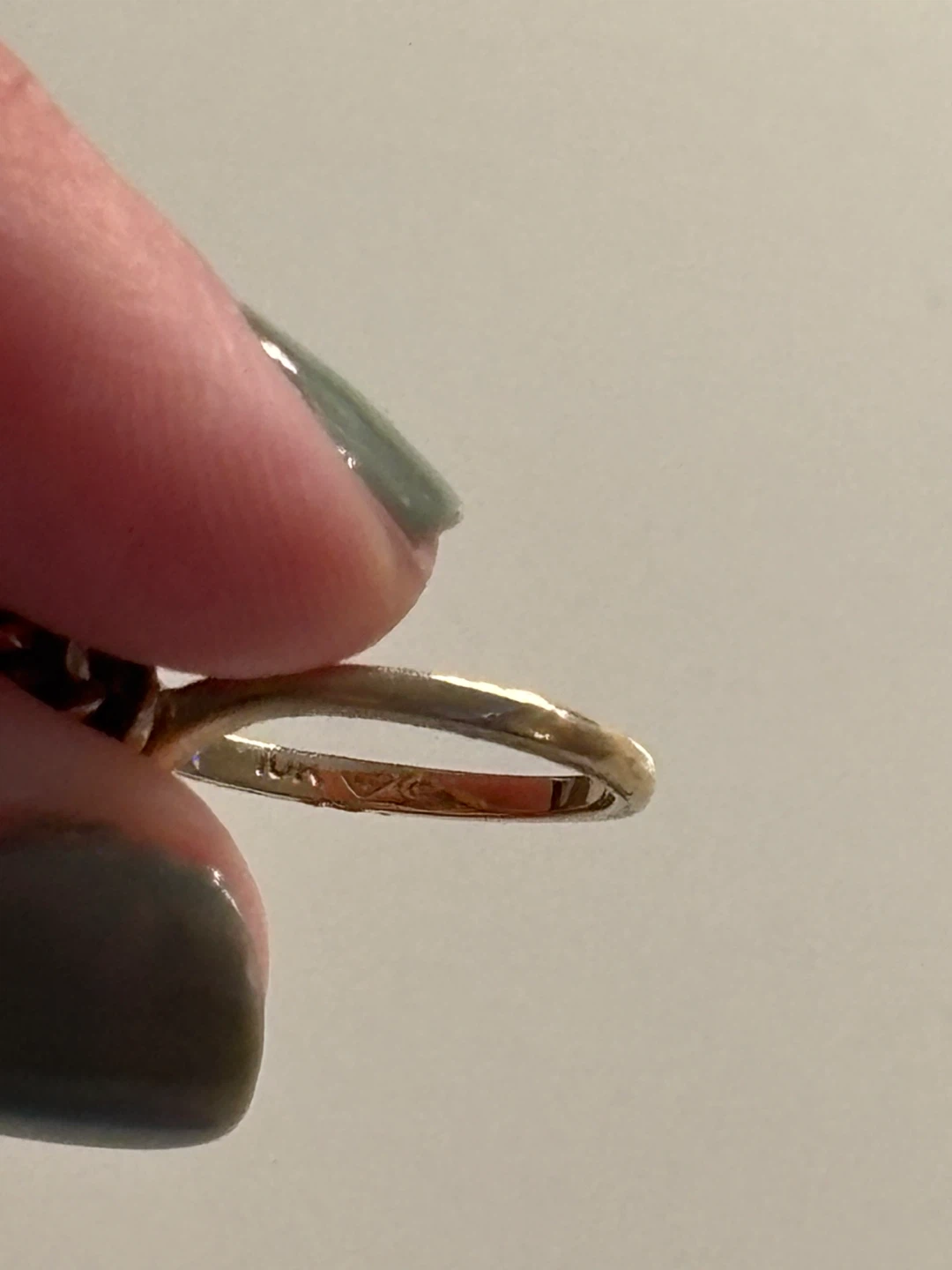 10K Gold Ring with green Flower Design - photo 3