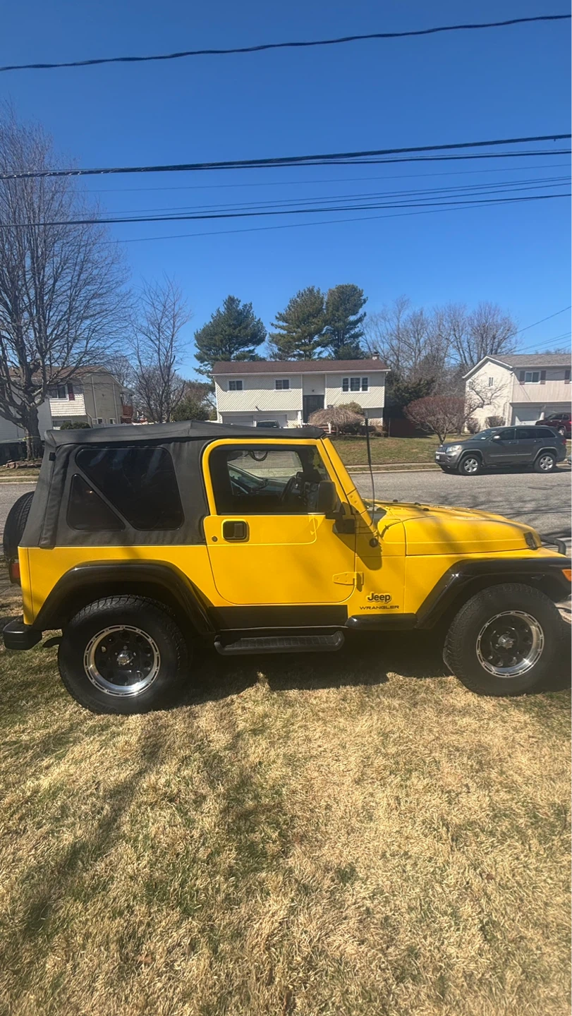 Yellow Jeep Wrangler - photo 4
