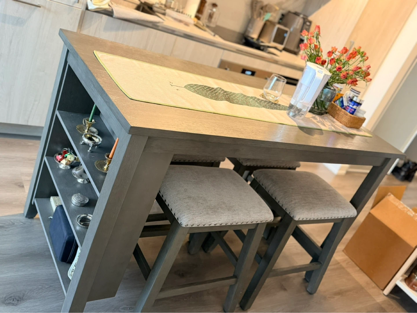 Modern Counter Height Dining Set (Table + 4 Stools) – Like New
