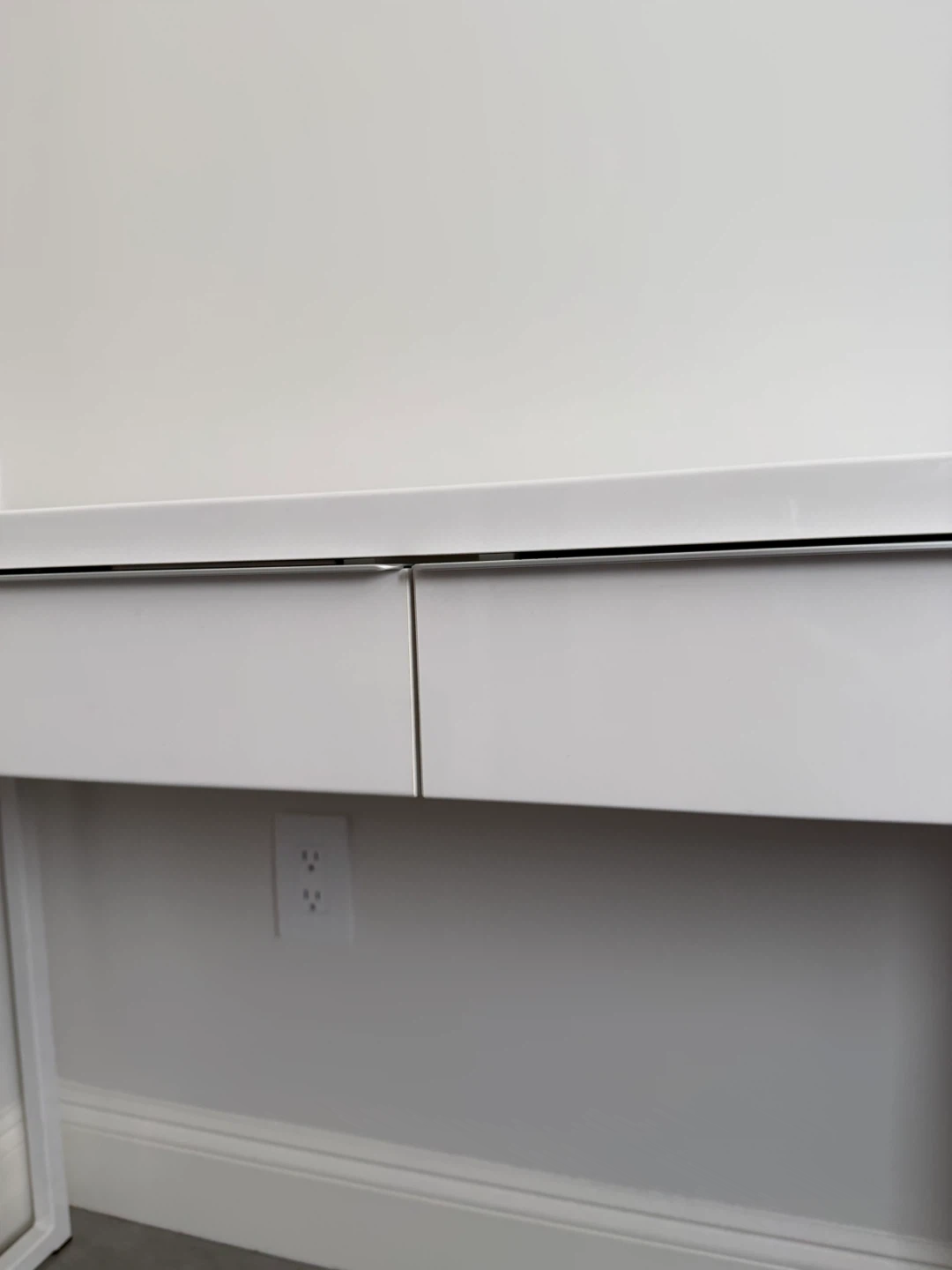 White Two-Drawer Desk Ikea Bestå Burs - photo 2