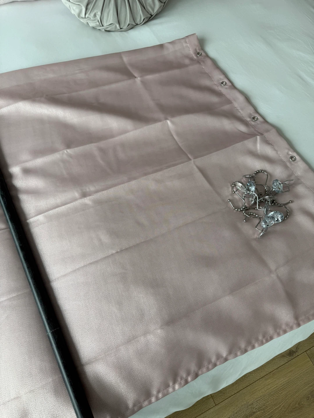 Pink shower curtain, Black shower rod and crystal shower hooks - photo 2