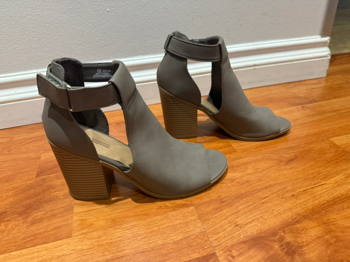 George Heeled Sandals - Size 8 - photo 2