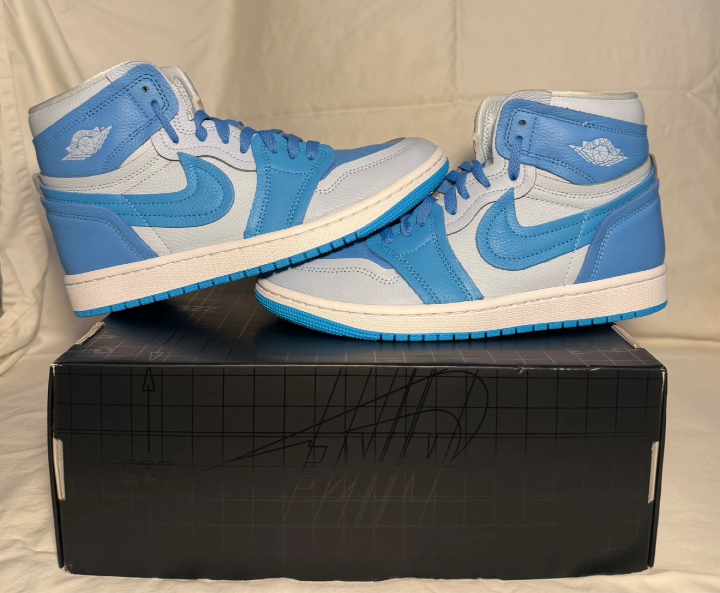 Air Jordan 1 High  Retro OG "UNC"