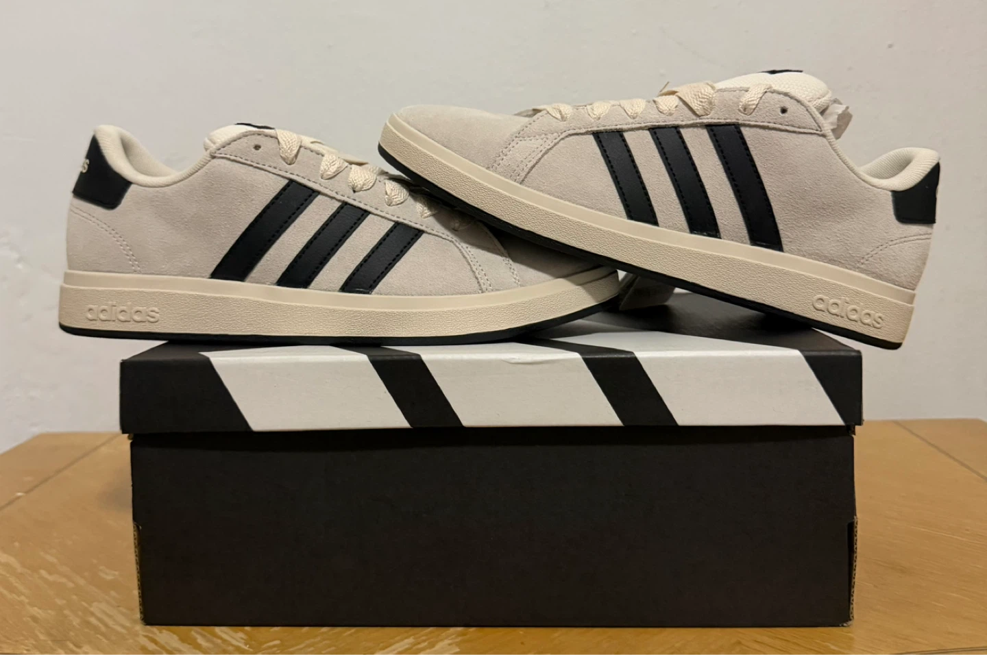 Adidas Grand Court 2.0 Shoes - Beige/Black