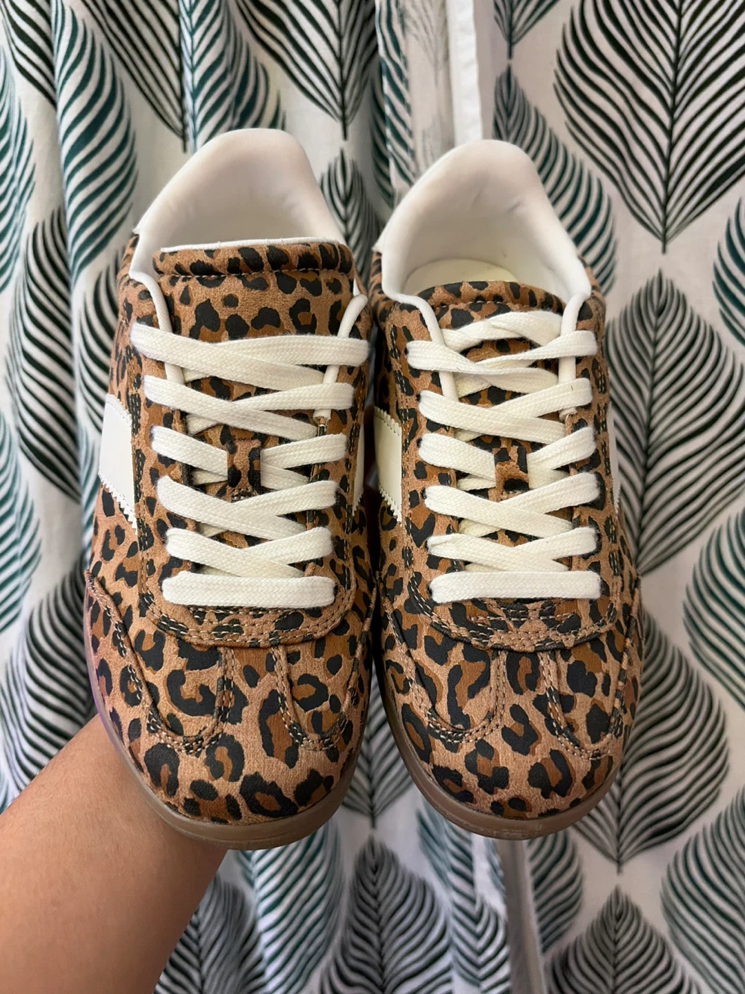 Universal Thread sneakers size 8