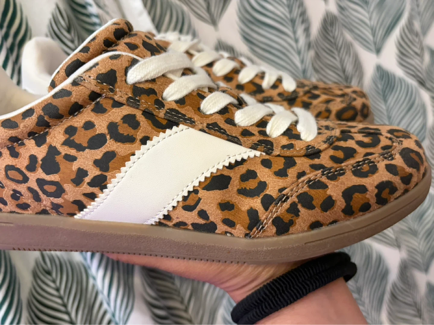 Universal Thread sneakers size 8 - photo 3